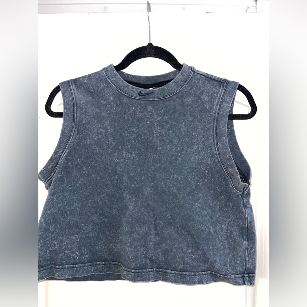 Nike Cropped Grey Workout Top.